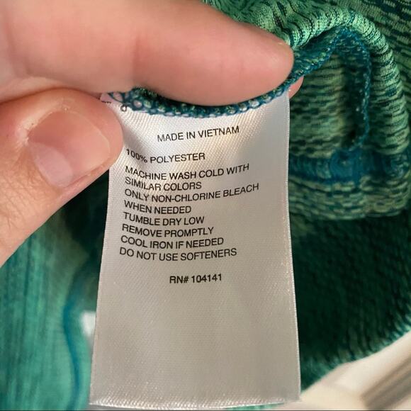 LOT of 2 Reebok V-Neck Workout Tee Shirts Size Small - Picture 6 of 11